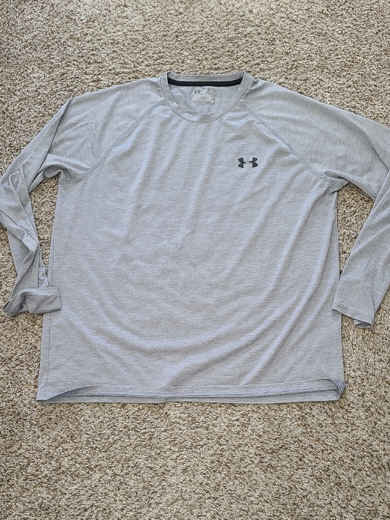 Under Armour Other - Under Armour Men’s Long Sleeve Performance Tee - Light Gray
